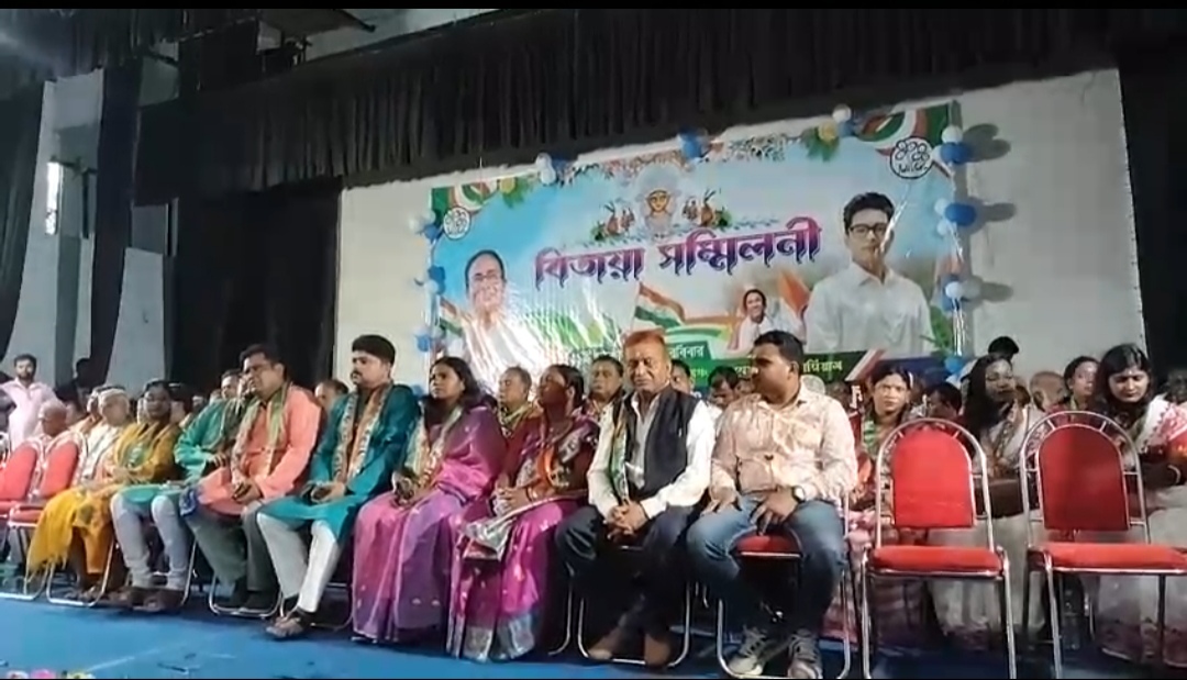 গড়বেতায় বিজয়া সম্মিলনী অনুষ্ঠান , বিজেপি - সিপিএম ছেড়ে তৃণমূলে যোগদান ১৫০ জন কর্মীর