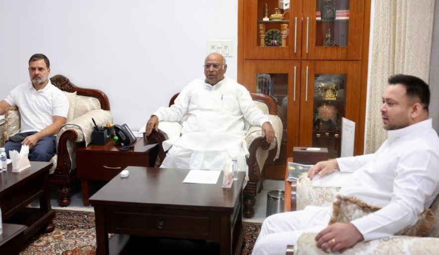 ভোটমুখী বিহারে জোরকদমে প্রস্তুতি, খাড়গের বাসভবনে আসন বণ্টন নিয়ে বৈঠক ইন্ডিয়া জোটের