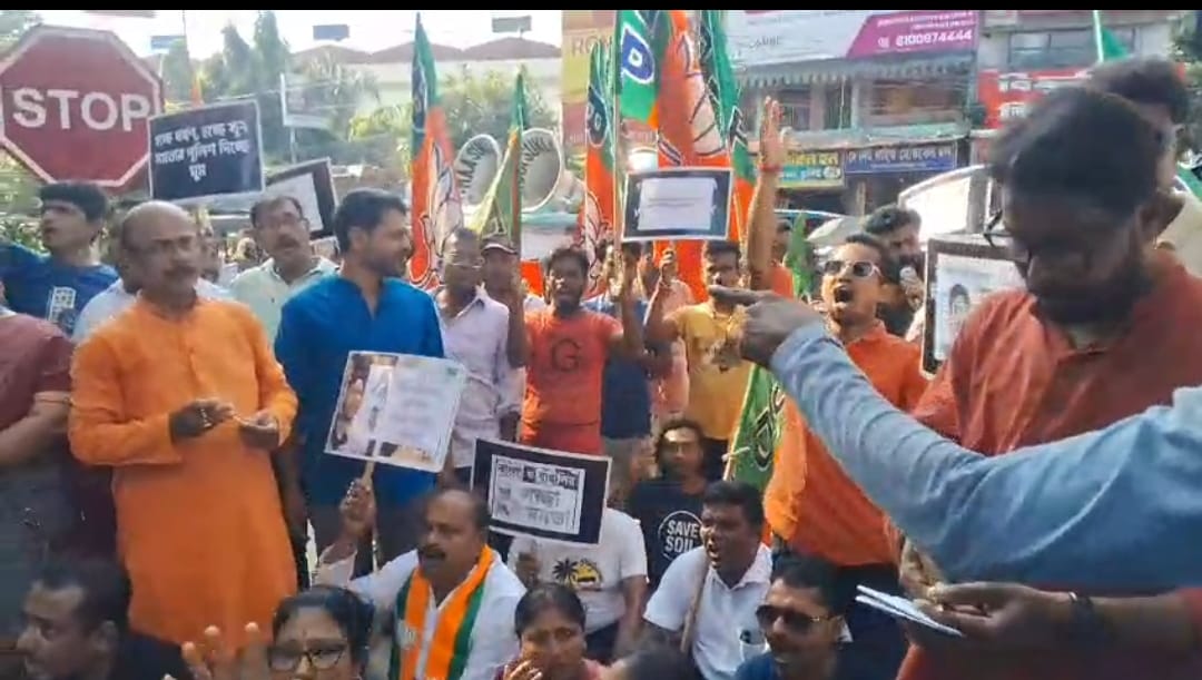 দুর্গাপুর গণধর্ষণ ইস্যুতে উত্তপ্ত বারাসাত , পথে নেমে বিক্ষোভ বিজেপির