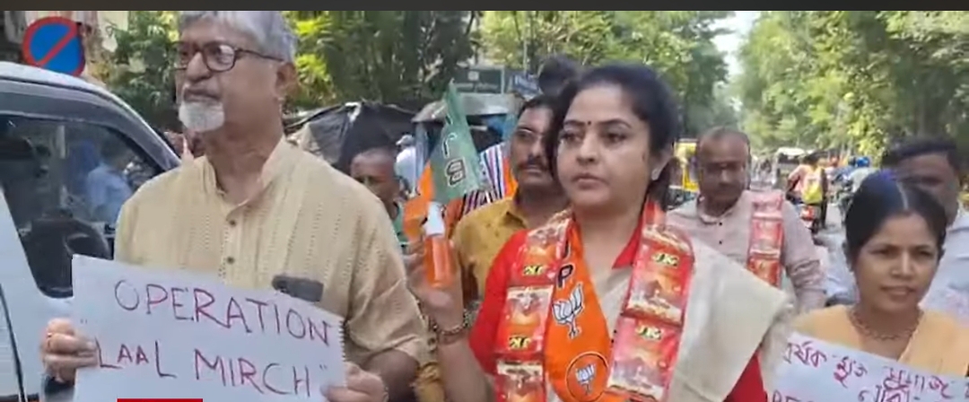 নারী সুরক্ষায় ‘অপারেশন লাল লঙ্কা’, দুর্গাপুরকাণ্ডে সল্টলেকে বিজেপির অভিনব প্রতিবাদ