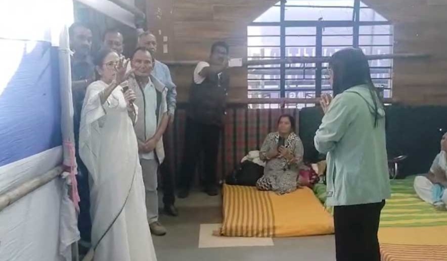 উত্তরবঙ্গ সফরে মমতা, প্রাকৃতিক বিপর্যয়ে ক্ষতিগ্রস্তদের সঙ্গে সাক্ষাৎ মুখ্যমন্ত্রীর