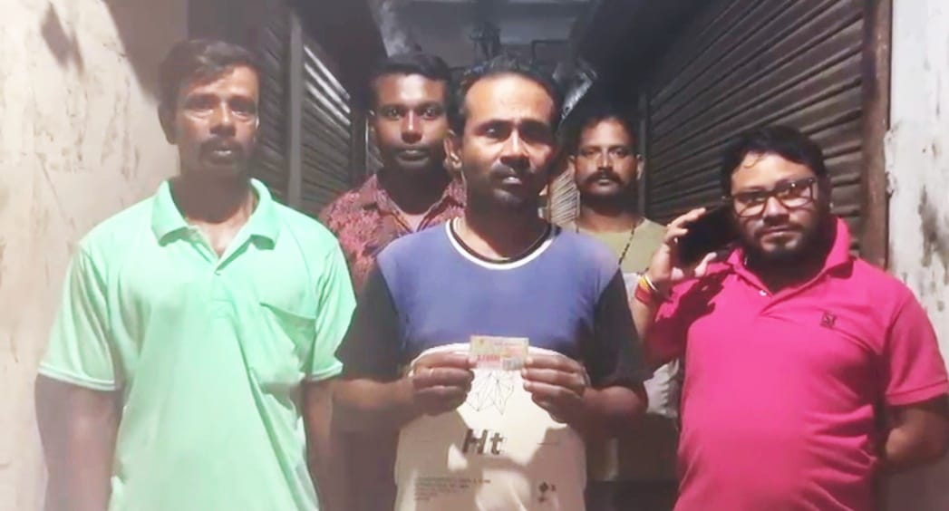 ৩০ টাকার টিকিটে ১ কোটি! অসুস্থ স্ত্রীর চিকিৎসায় আশার আলো কল মিস্ত্রীর