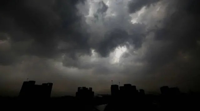 বাংলা জুড়ে ভারী বৃষ্টির সতর্কতা, মৎসজীবীদের সমুদ্রে যেতে নিষেধ