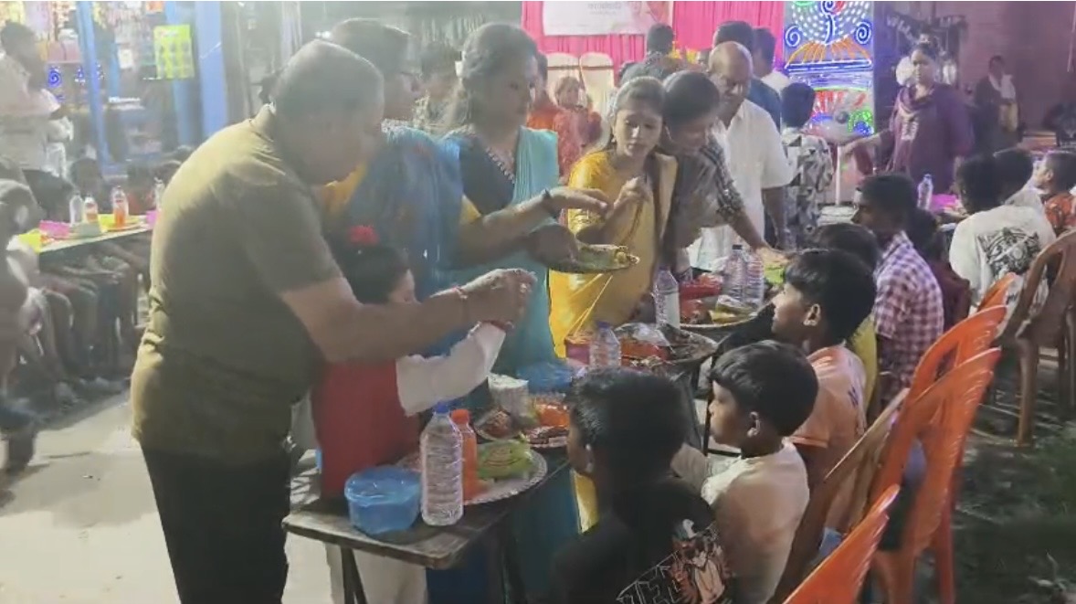 ভাই ফোঁটায় বিশেষ শিশুদের মুখে হাসি , উত্তরপাড়ায় মানবিকতার বার্তা তৃণমূলের