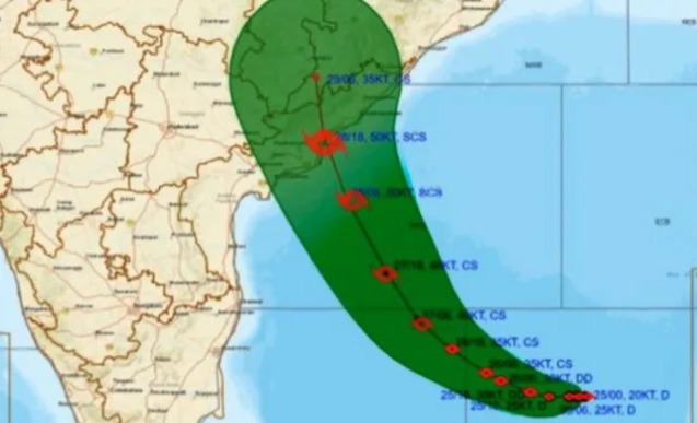 উপকূলের দিকে এগোচ্ছে নিম্নচাপ, অন্ধ্রে আছড়ে পড়বে ‘মন্থা’