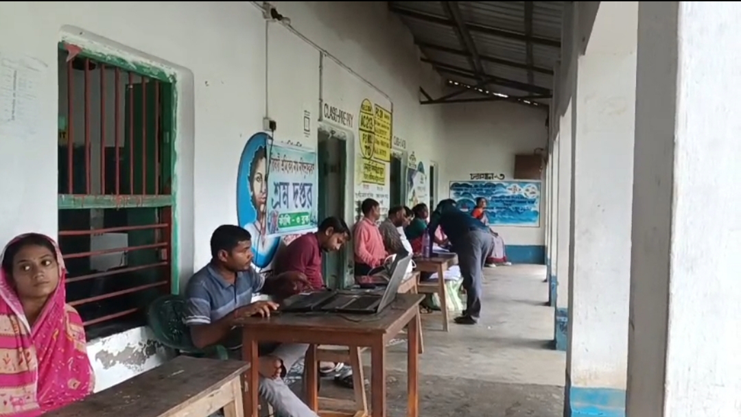ফের আমাদের পাড়া, আমাদের সমাধান ক্যাম্প, শুভেন্দুর গড়ে রমরমিয়ে চলছে এই শিবির