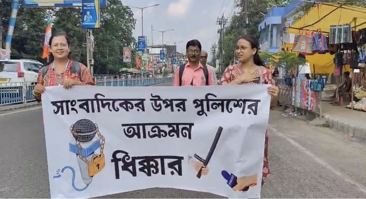 সাংবাদিক হেনস্থার প্রতিবাদে মৌন মিছিল , আলিপুরদুয়ারে উত্তাল সংবাদমহল