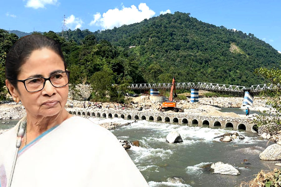 দুধিয়ায় নতুন সেতু তৈরি মাত্র ১৬ দিনে, সেতু নির্মাণকারীদের প্রতি প্রশংসা মুখ্যমন্ত্রীর