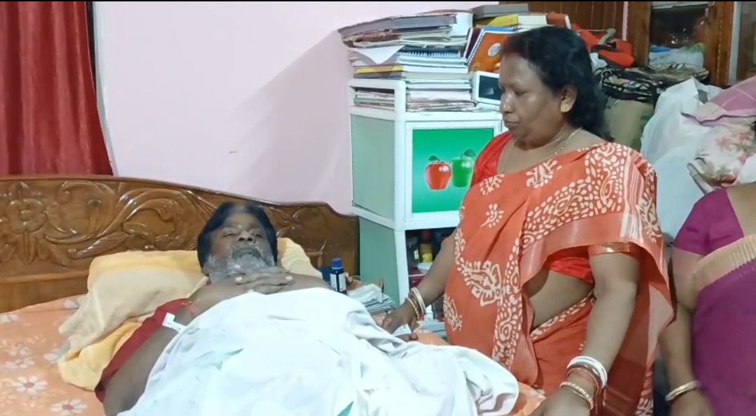 নাগরাকাটা কাণ্ডে আক্রান্ত বিজেপি সাংসদ , ২০ দিন পর মালদহে ফিরলেন খগেন মুর্মু