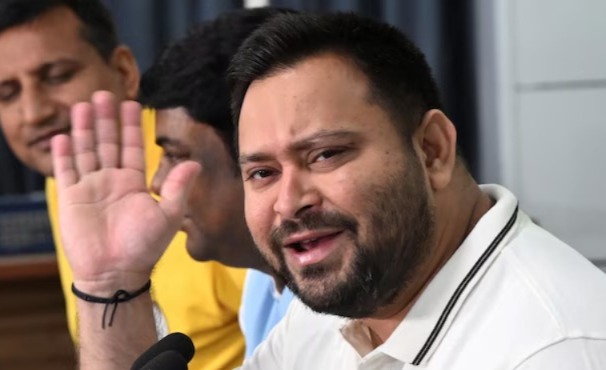 ‘ড্রাই’ বিহারে তাড়ির ওপর নিষেধাজ্ঞা প্রত্যাহারের আশ্বাস লালুপুত্রের