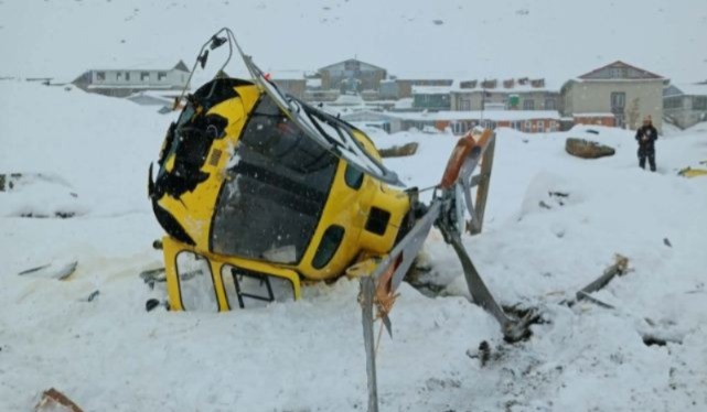 নেপালে মর্মান্তিক দুর্ঘটনা, এভারেস্টের বেস ক্যাম্পের কাছে ভেঙে পড়ল কপ্টার