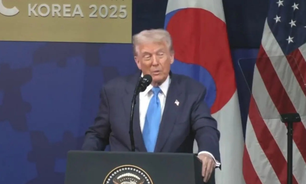 “মোদি সবচেয়ে সুদর্শন ব্যক্তি”, ভারতের প্রধানমন্ত্রীর প্রশংসায় পঞ্চমুখ ‘বন্ধু’ ট্রাম্প