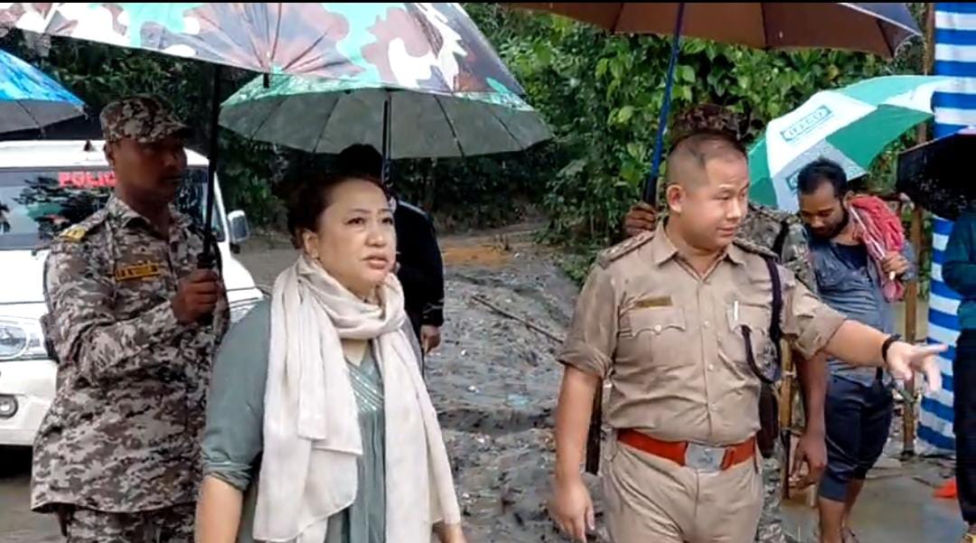 মাইক প্রচার সহ কমিউনিটি কিচেনের আয়োজন , উত্তরবঙ্গের দুর্যোগ আশঙ্কায় চিন্তায় জেলা প্রশাসন