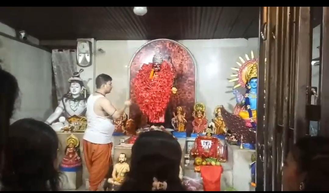 সকাল থেকেই শুরু হয়ে গেছে মা ভবানীর পুজো , দেখা গেলো ভক্তদের উপচে পড়া ভিড়