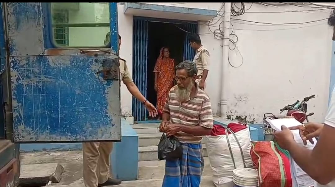 SIR ঘোষণার পর বাংলদেশে ফেরার হিড়িক , স্বরূপনগর সীমান্তে গ্রেফতার ৩৮ বাংলাদেশি