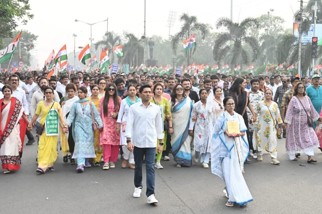 SIR আতঙ্কের আবহে রাজপথে মমতা - অভিষেক , মেগা মিছিলে মৃতদের পরিবারও