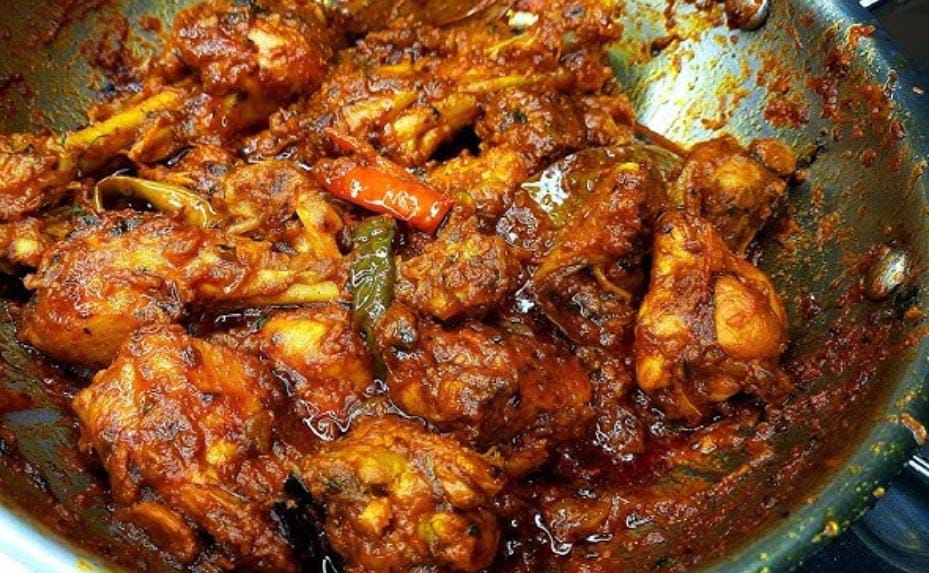 ঘরের বাড়তি চিকেন দিয়ে বানিয়ে ফেলুন পিৎজা - নুডলস