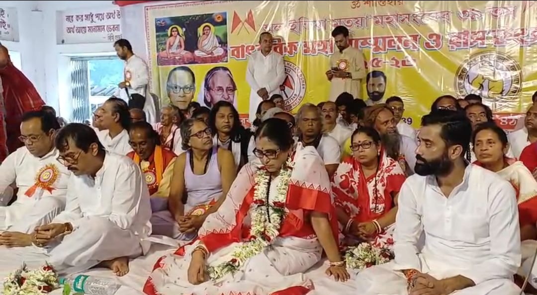 মতুয়ার রাজনীতিতে নতুন সমীকরণ , শান্তনুর ছায়া থেকে বেরিয়ে নতুন কমিটি গড়লেন সুব্রত ঠাকুর