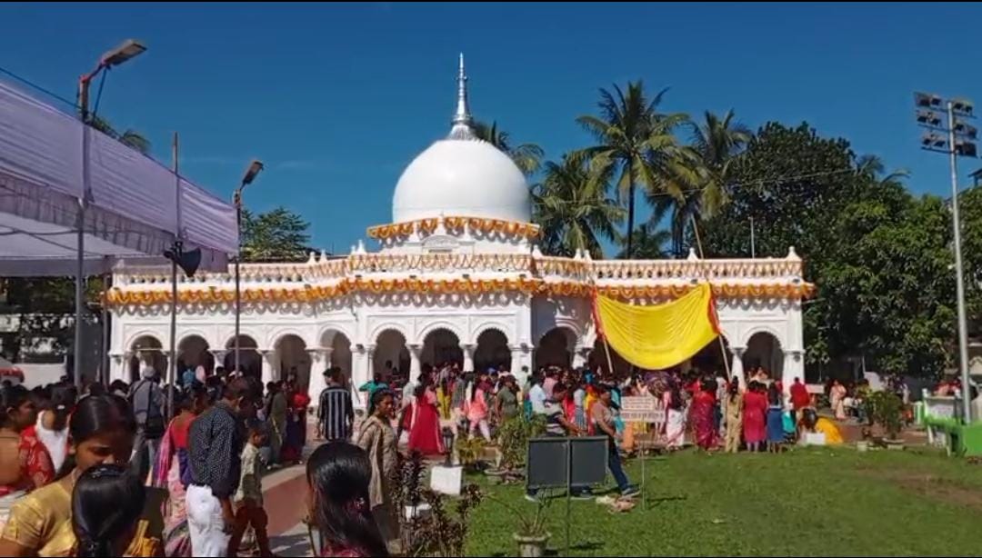 ২১৩ তম বর্ষে পদার্পণ , মদনমোহন বাড়ির রাসযাত্রায় মানুষের ঢল