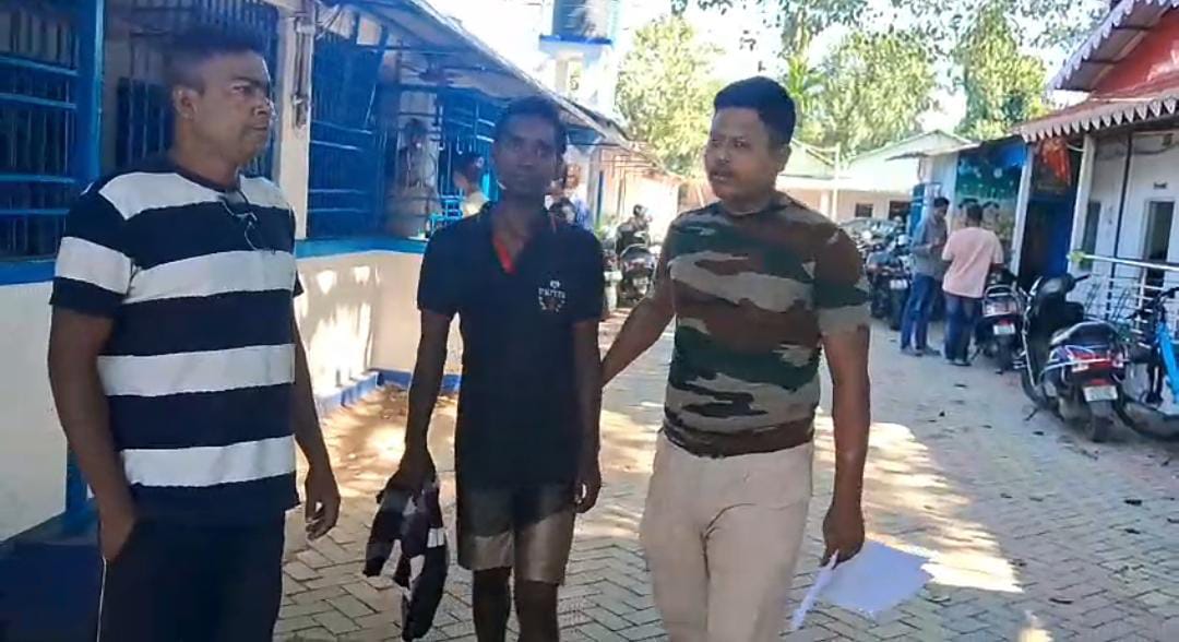 প্যান্টের চেইন খুলে মহিলার সঙ্গে অশ্লীল ব্যবহার , গ্রেফতার ১ যুবক