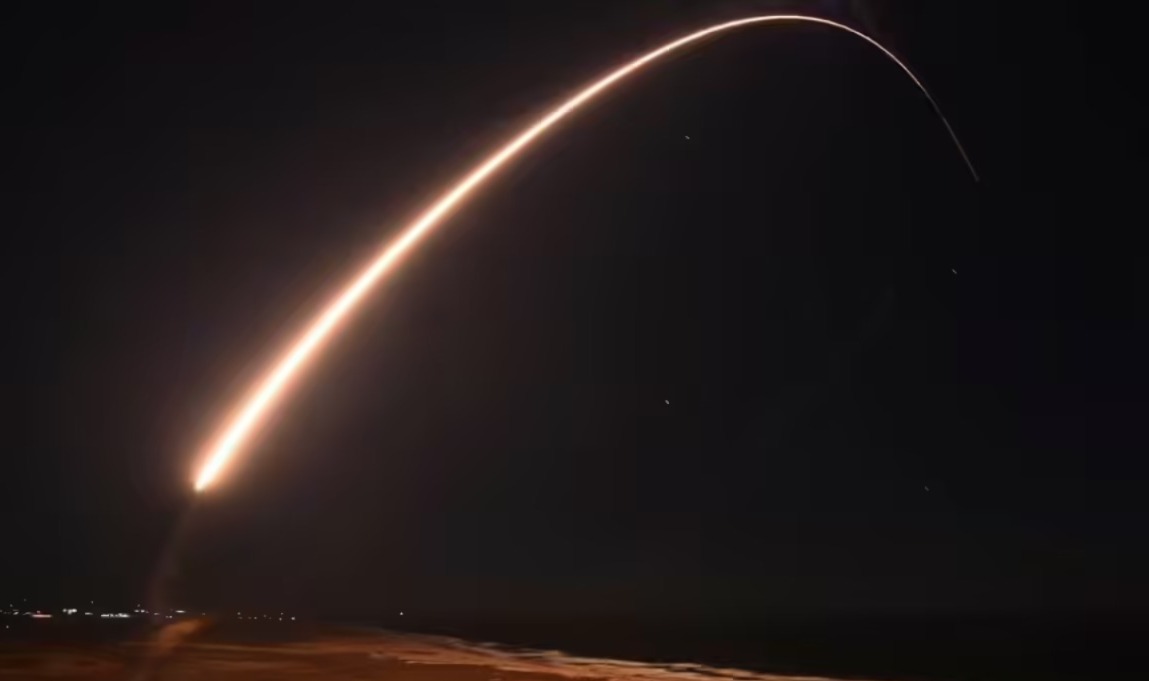 রাশিয়ার পথে আমেরিকা! দূরপাল্লার ব্যালেস্টিক ক্ষেপণাস্ত্র পরীক্ষা মার্কিন বায়ুসেনার