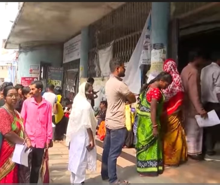 SIR আতঙ্কে বার্থ সার্টিফিকেটের জন্য হিড়িক , আর.জি.কর হাসপাতালে উপচে পড়েছে ভিড়