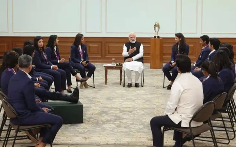 ৭৫-এ সবসময় মোদির ত্বক উজ্জ্বল! রহস্য জানতে চাইলেন বিশ্বকাপজয়ী ভারতীয় মহিলা ক্রিকেট দলের সদস্য