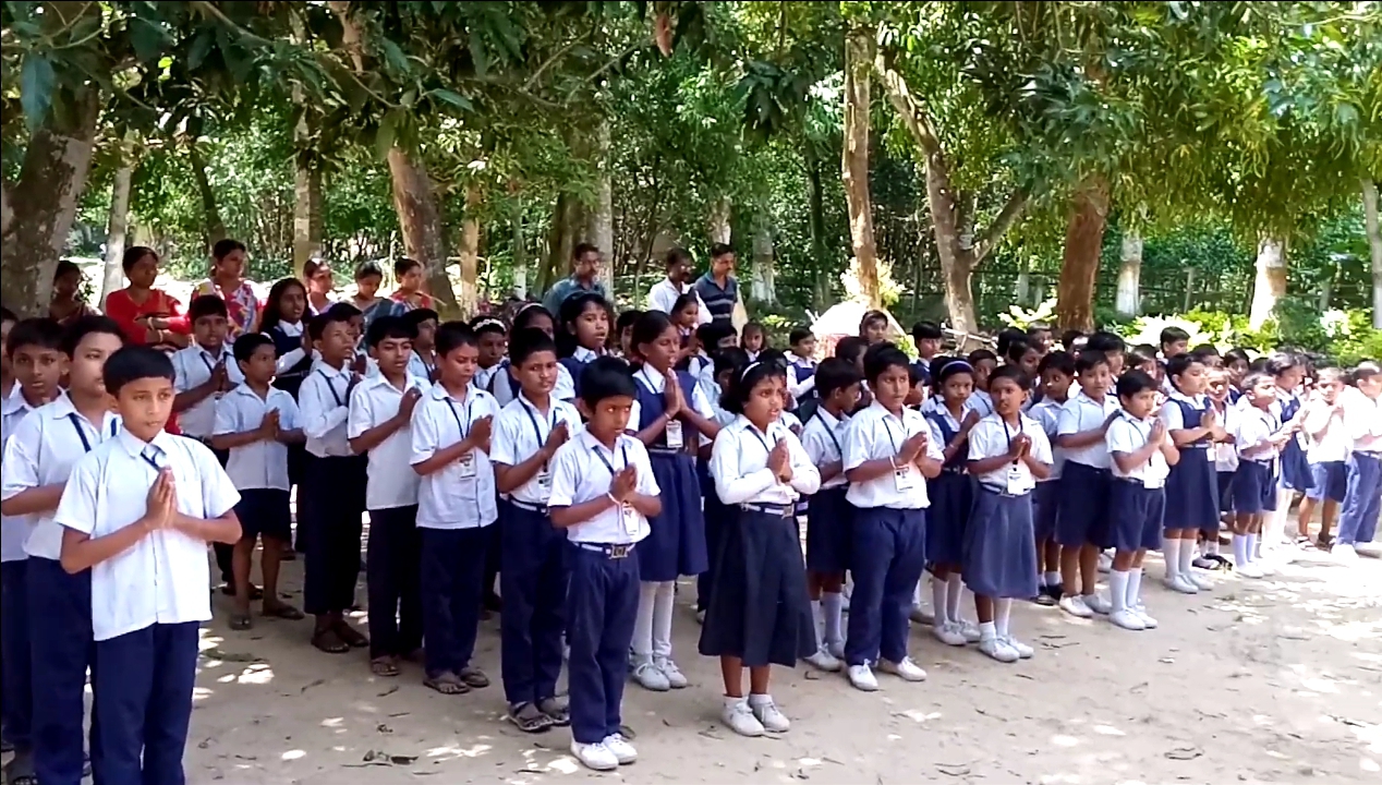 জাতীয় সঙ্গীত নয় , এবার থেকে স্কুলের প্রার্থনাসভায় গাইতে হবে রাজ্যের গান