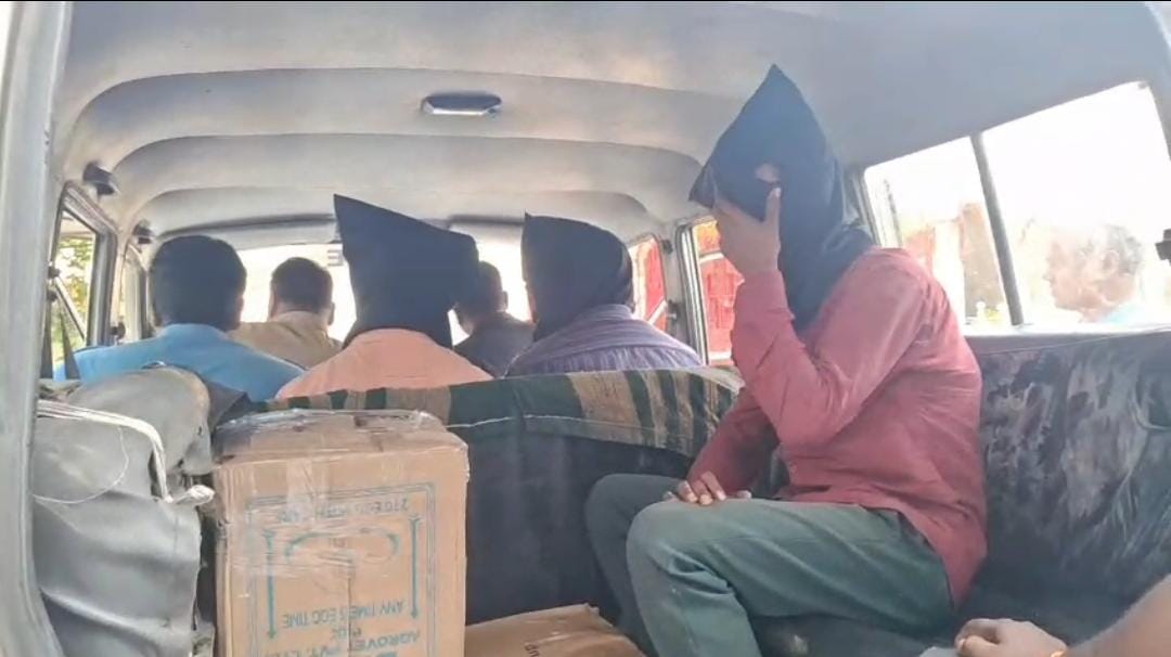 পুলিশের জালে বিপুল নিষিদ্ধ কাফ সিরাপ , গ্রেফতার ৩