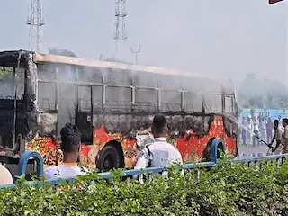 মধ্যাহ্নে আতঙ্ক , বিমানবন্দরের কাছে চলন্ত সরকারি বাসে আগুন