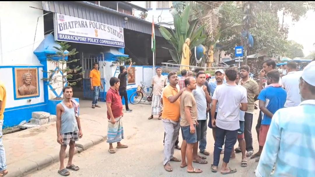 উৎপাদন বৃদ্ধি নিয়ে শ্রমিকদের ওপর জুলুমবাজি , কর্তৃপক্ষের বিরুদ্ধে একজোট শ্রমিকরা