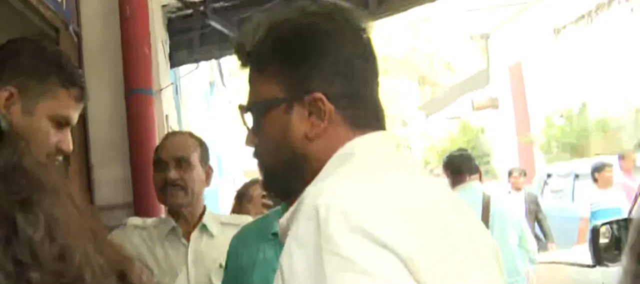 দুর্নীতির ছায়া এবার পুরসভায় , আয় বহির্ভূত সম্পত্তি মামলায় ধৃত অ্যাসিস্ট্যান্ট ইঞ্জিনিয়ার