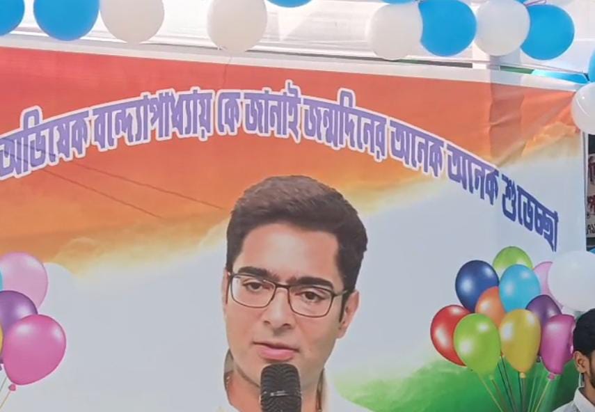 ব্যান্ড পার্টি সহ কেক কাটার আয়োজন, অভিষেক বন্দ্যোপাধ্যায়ের ৩৮ তম জন্মদিন উদযাপন মুর্শিদাবাদের খরগ্রামে