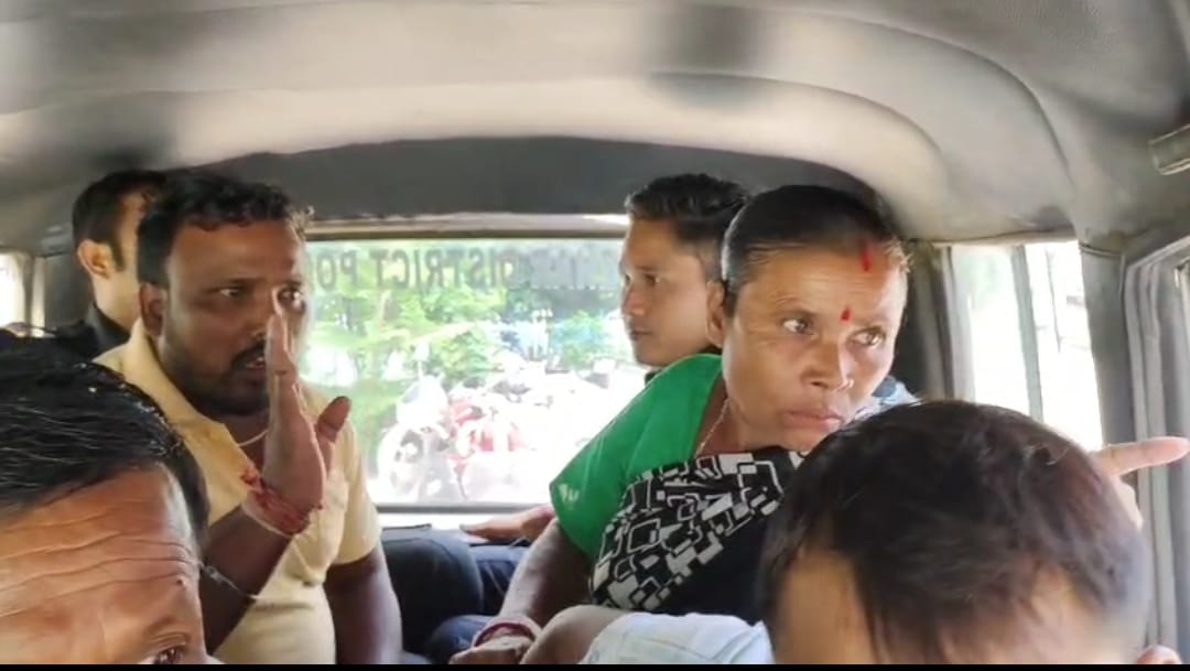 বিজেপির BLA ২ কে জুতোর মালা পরিয়ে হেনস্থা , গ্রেফতার তৃণমূল বুথ সভাপতি সহ ৩