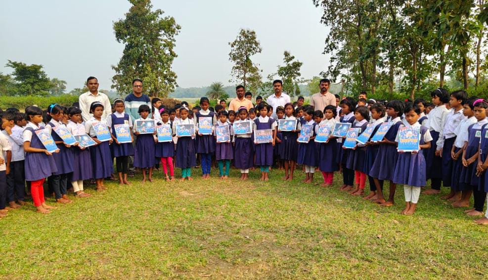 স্মৃতি দিদিদের বিশ্বজয়ই অনুপ্রেরণা , ক্রিকেটার হওয়ার স্বপ্ন দেখছে জঙ্গলমহলের কচিকাঁচারা