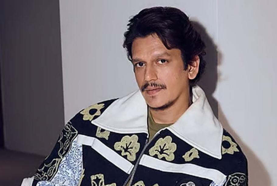 ও না থাকলে আজ মরেই যেতাম , দুঃসময়ে পাশে থাকায় আমিরকন্যাকে ধন্যবাদ জানালেন বিজয়