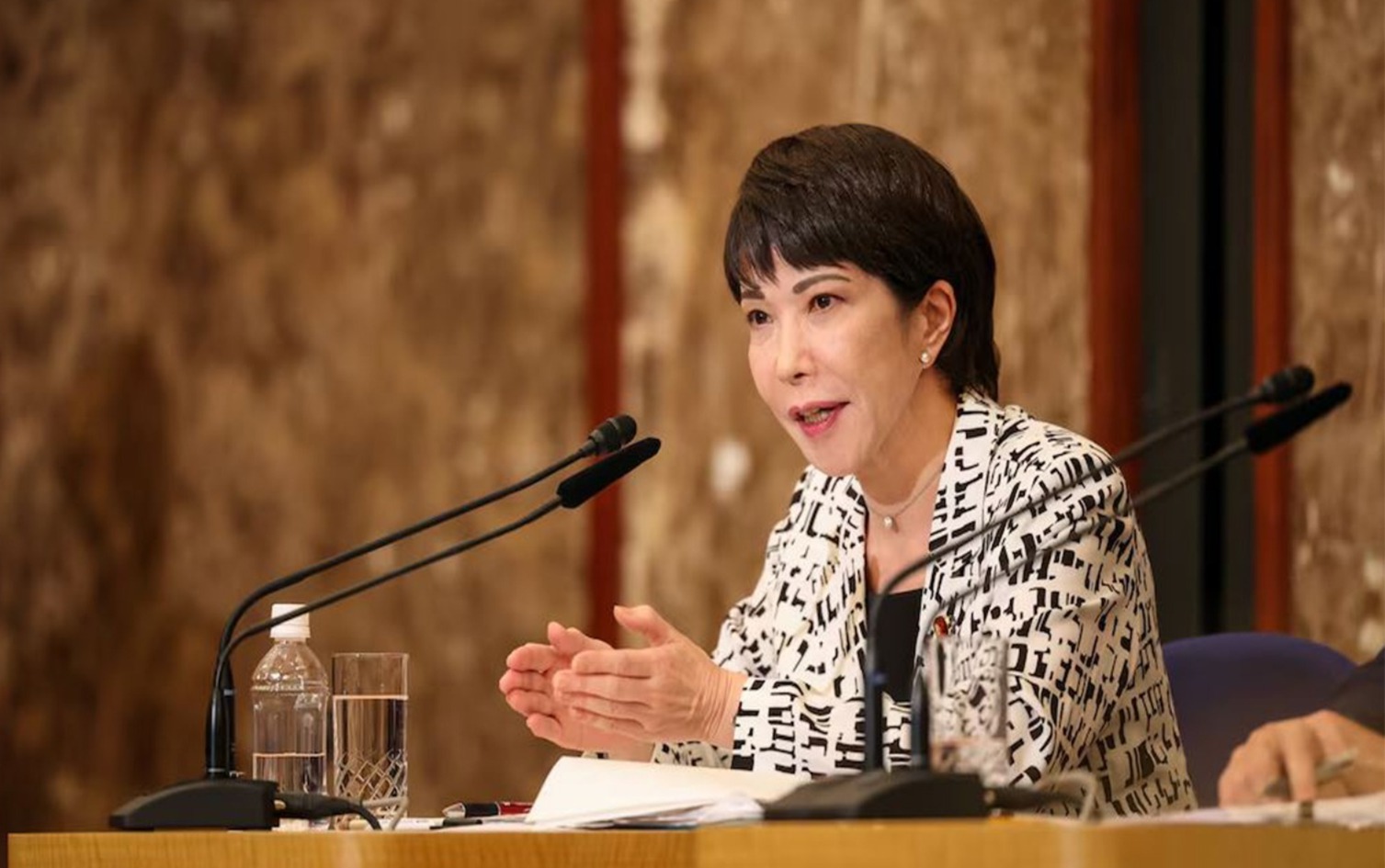 জাপানের কুর্সিতে বসেই নয়া পদক্ষেপ সানাই তাকাইচির, মাইনে কমছে প্রধানমন্ত্রী সহ মন্ত্রীদের