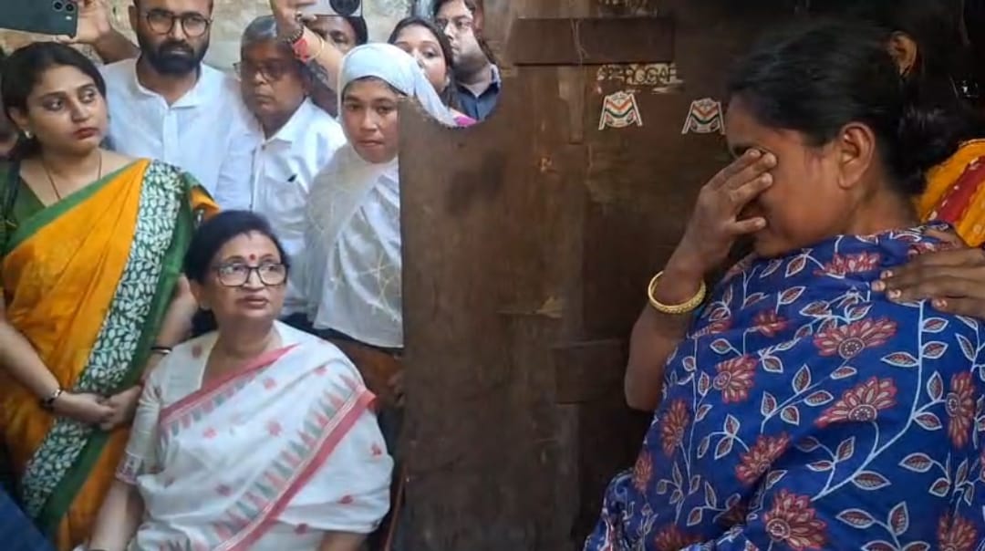 SIR আতঙ্কে মৃত তারক সাহার পরিবারের পাশে দাঁড়ালেন মন্ত্রী চন্দ্রিমা ভট্টাচার্য