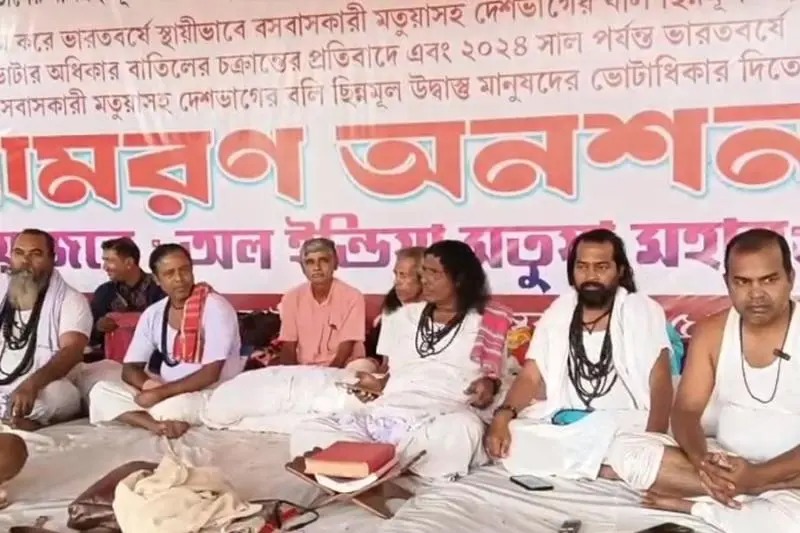 অনশনরত দাদার চিন্তায় হার্ট অ্যাটাকে মৃত্যু, ঠাকুরবাড়ির আন্দোলনে শোকের ছায়া