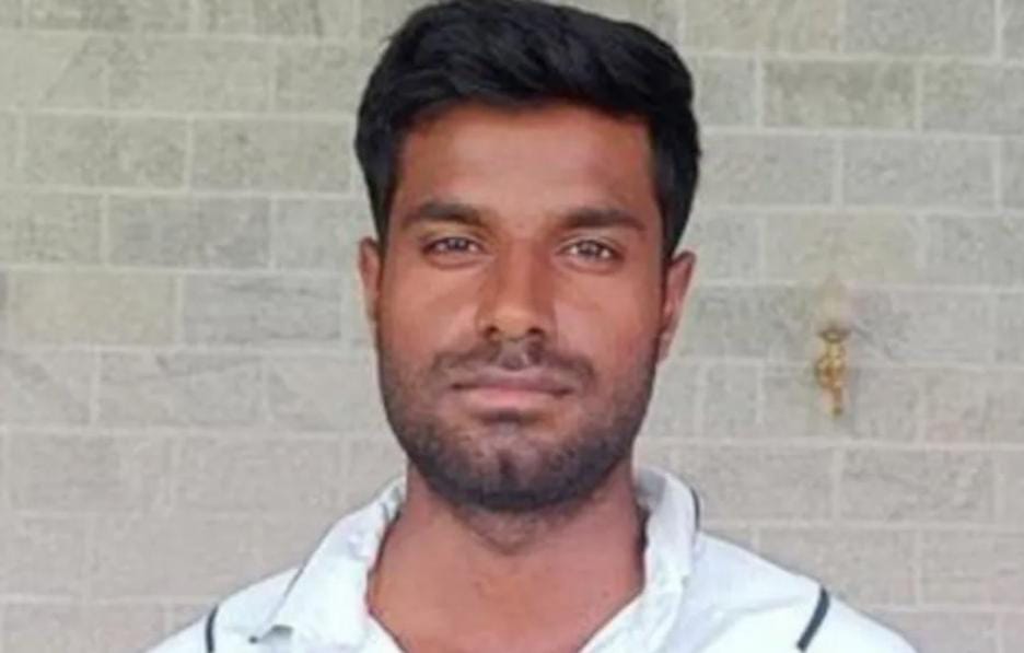 পরপর ৮ ছক্কা , দ্রুততম অর্ধ শতরান হাঁকিয়ে রঞ্জি ম্যাচে নজির তরুণ আকাশের