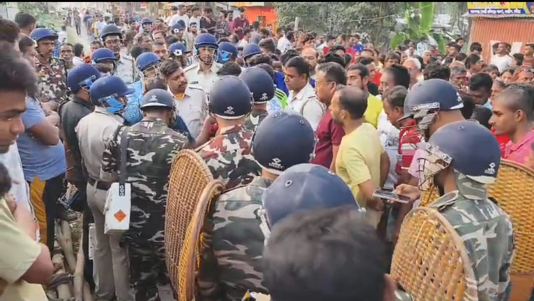 পাওনা চাইতে গেলে হামলা , গ্যারেজ মালিককে ধারালো অস্ত্রের কোপ