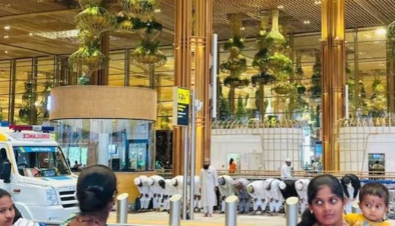 প্রকাশ্যে বেঙ্গালুরু বিমানবন্দরের অন্দরে নামাজ! সরব বিজেপি