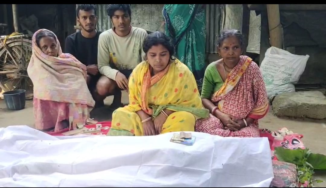 ২০০২ এর তালিকায় নাম না থাকায় দুশ্চিন্তা , SIR আতঙ্কে নদীয়ায় প্রয়াত শ্যামল সাহা