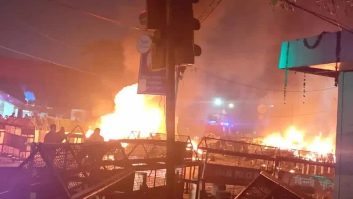 রাজধানীতে নাশকতার ছক , লালকেল্লার কাছে জোড়ালো বিস্ফোরণ, মৃত ৮