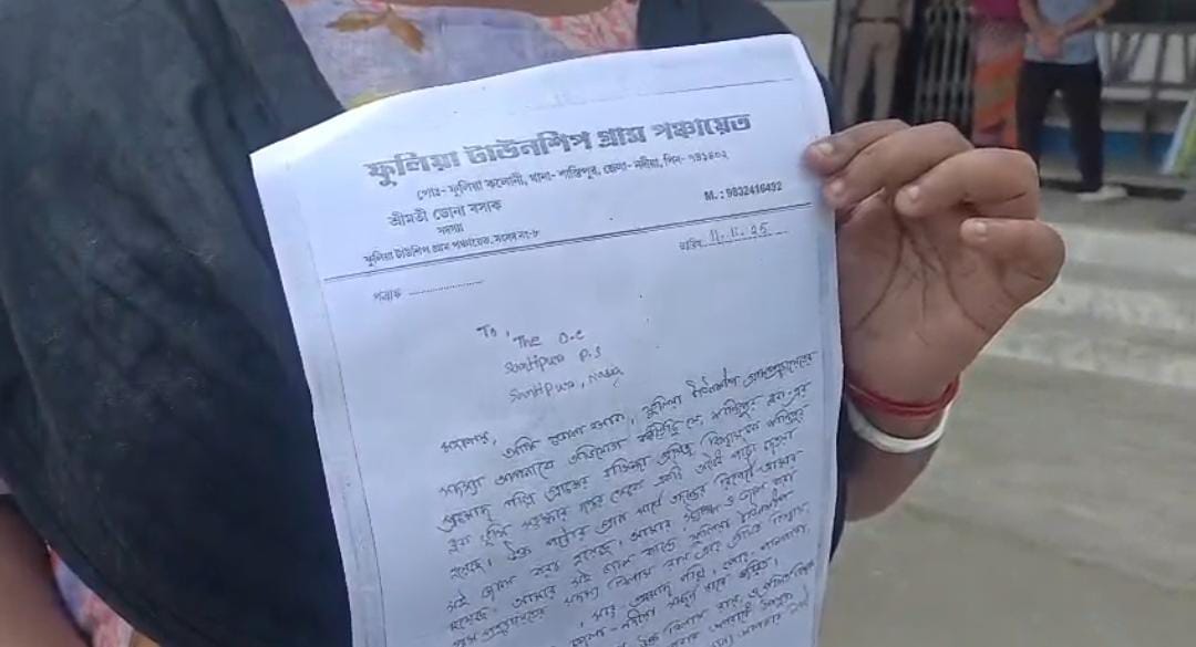 সই জাল করে সরকারি জমি হাতানোর অভিযোগ , শান্তিপুর থানায় বিক্ষোভ বিজেপি পঞ্চায়েত সদস্যের