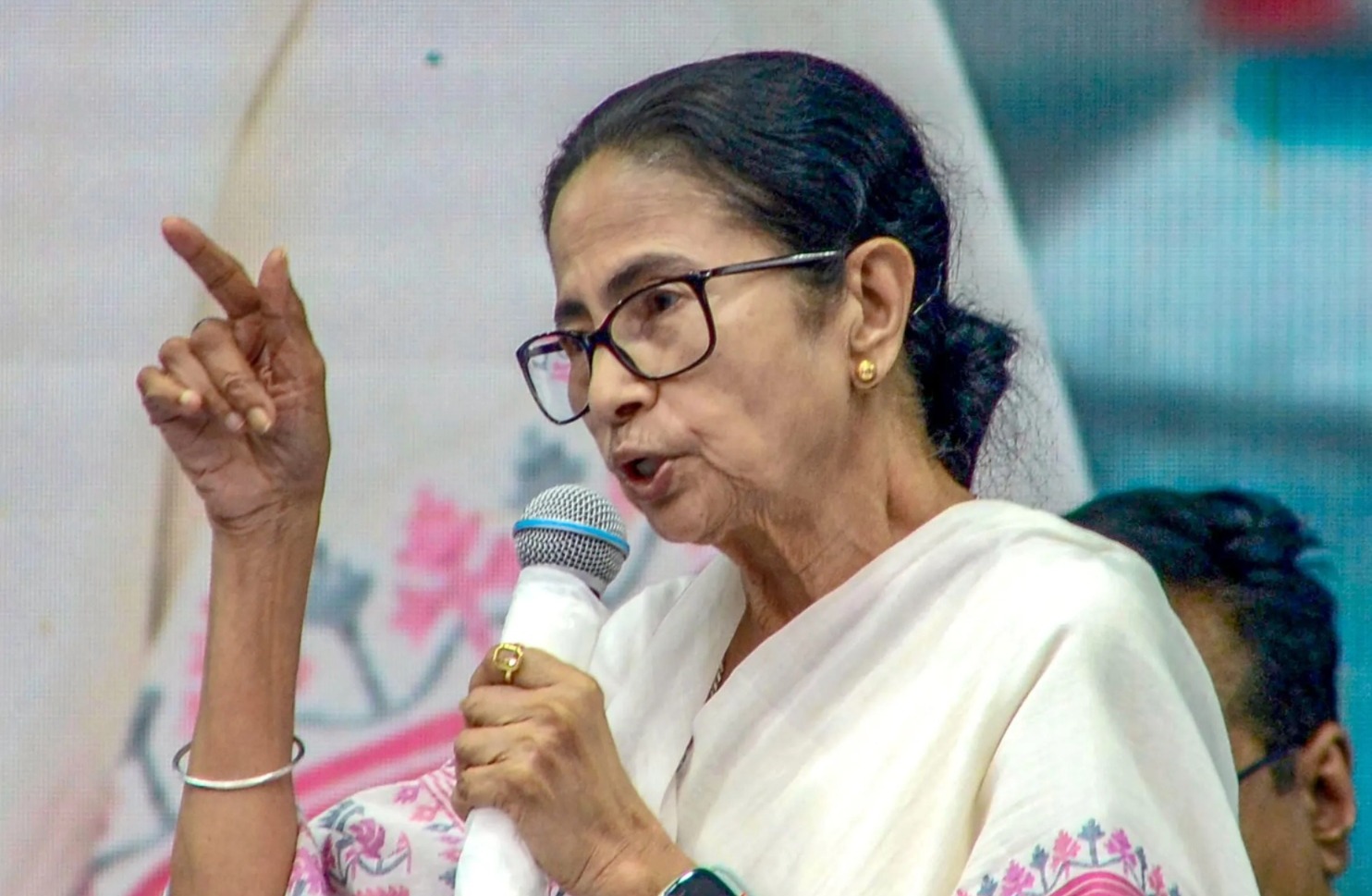 রাজ্যের স্বাস্থ্যক্ষেত্রে আমূল পরিবর্তন, ১১০ টি মোবাইল মেডিকেল ইউনিট উদ্বোধন মুখ্যমন্ত্রীর