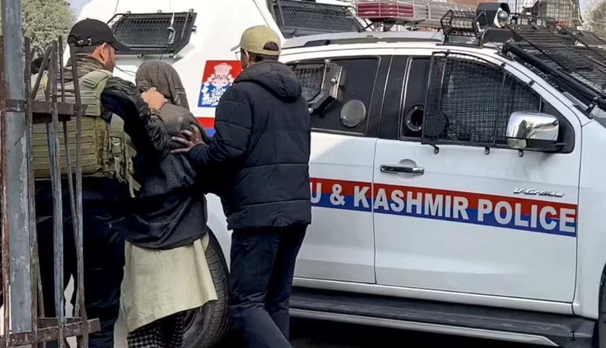 দিল্লি বিস্ফোরণকাণ্ডে কাশ্মীর যোগ! আটক আরও ১ চিকিৎসক