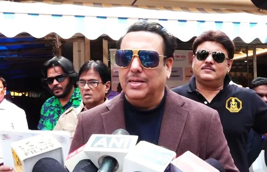 এখন ঠিক আছি , হাসপাতাল থেকে ছাড়া পেয়ে অনুরাগীদের আশ্বাস গোবিন্দার