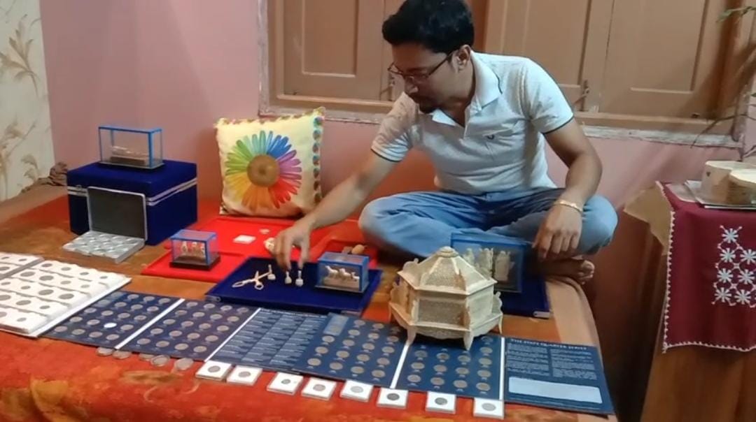 বিজ্ঞানের ছাত্র হয়েও ইতিহাস নিয়ে চর্চা করা নেশা অম্লানের , রয়েছে ১৫০ বছর আগের হাতির দাঁতের বাক্স