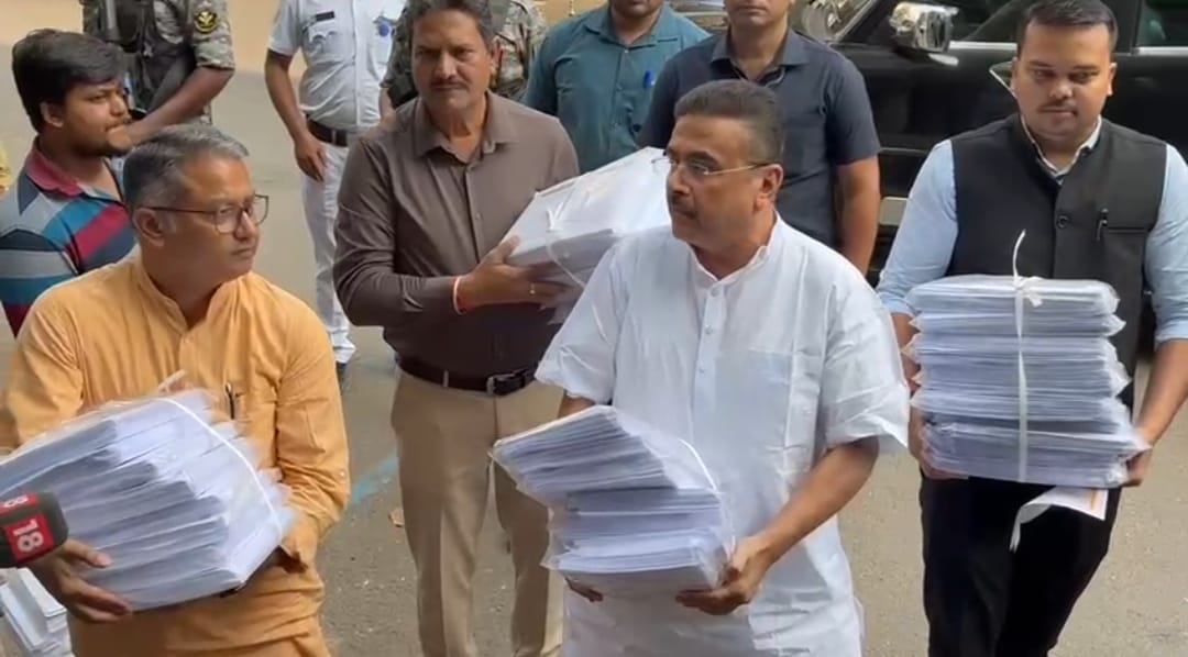 ভোটার তালিকায় ডবল এন্ট্রির অভিযোগ , কমিশনের কাছে প্রমাণ পেশ করল শুভেন্দু অধিকারী